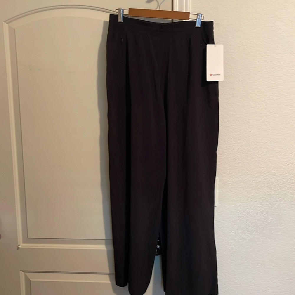 Lululemon New with tags, Womens Swift Wide-Leg Mid-Rise Pant, Size 10, Black